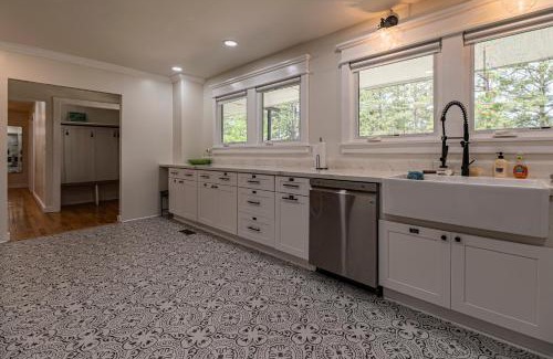 West Southern Pines Casa | Southern Pines Gem with 2 Master-King Suites
