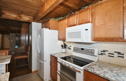 Strabane Otro | Southern Pines Spacious 5-bedroom farmhouse in amazing Washington, PA with AC.