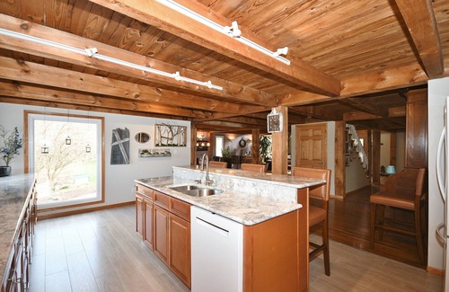 Strabane Otro | Southern Pines Spacious 5-bedroom farmhouse in amazing Washington, PA with AC.
