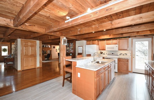 Strabane Otro | Southern Pines Spacious 5-bedroom farmhouse in amazing Washington, PA with AC.