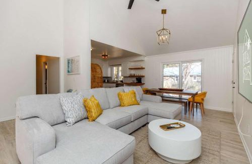 Mount Pleasant Casa | Southern Serenity Fenced in Yard Pet Friendly