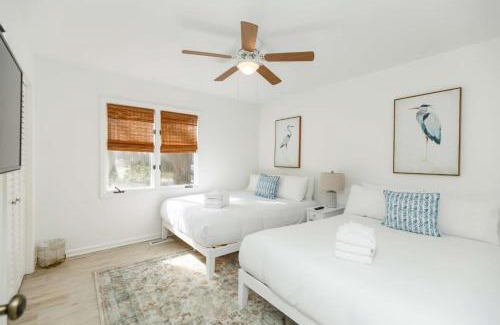 Mount Pleasant Casa | Southern Serenity Fenced in Yard Pet Friendly
