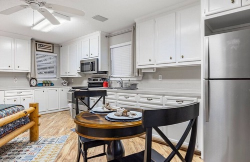 Magnolia Casa | Southern Studio On 13 Acres In A Quiet Neighborhood