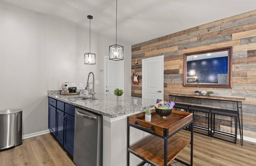 Oxford Casa | Southern Style Home! 4 Luxe K Suites+Shuttle POOL!