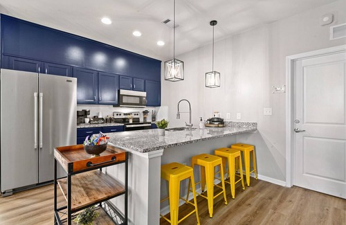 Oxford Casa | Southern Style Home! 4 Luxe K Suites+Shuttle POOL!