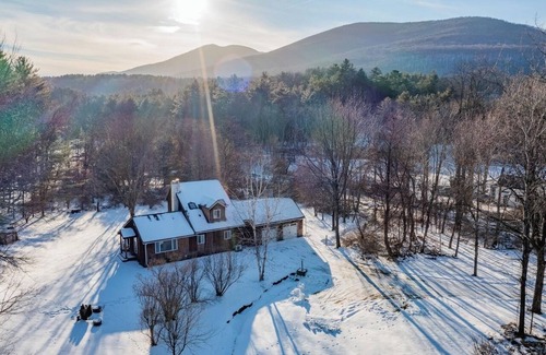 Arlington Casa | Southern Vermont Cottage - Read Our Arbnb reviews - 4.9!