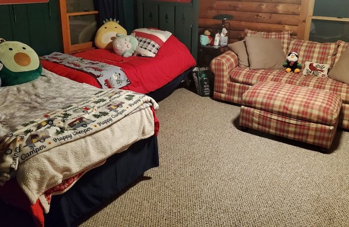 Wilmington Cabina | Southern Vermont log cabin, views, pond & 2 firepits. Winter Ski Weeks Available