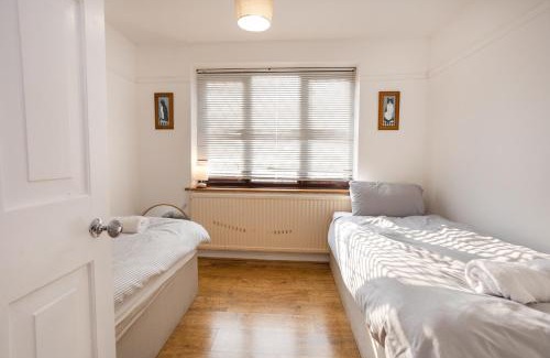 Swindon Casa | Southernwood House Long Stays Free Parking WiFi