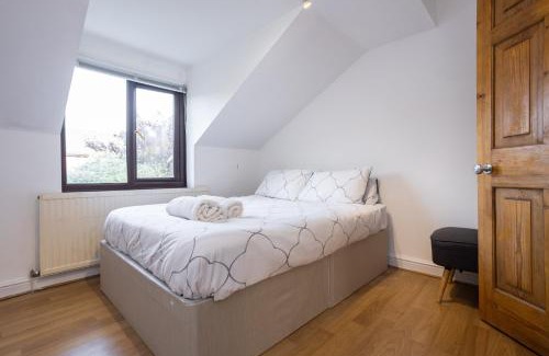 Swindon Casa | Southernwood House Long Stays Free Parking WiFi