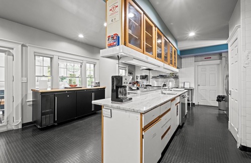 Southmoreland Casa | Southmoreland Mansion and Guest House on the Plaza | Sleeps 28!