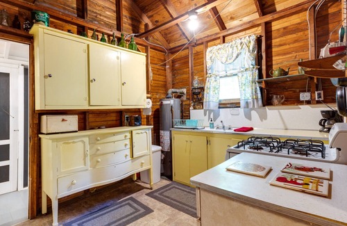 Town of Southold Town Cabaña | ¡NUEVO! Southold Cottage w / Deck + Grill - A pie de playa
