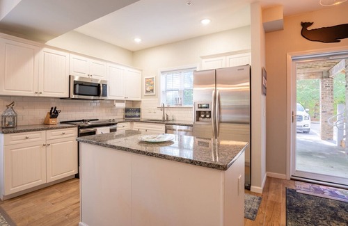 Southport Condominio | Southport Condo near ICW and Golf - Dogs Allowed - Ground Level