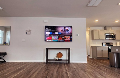 Southport Casa | Southport Retreat! Beautiful 3 BR house! Family-oriented and pet-friendly!