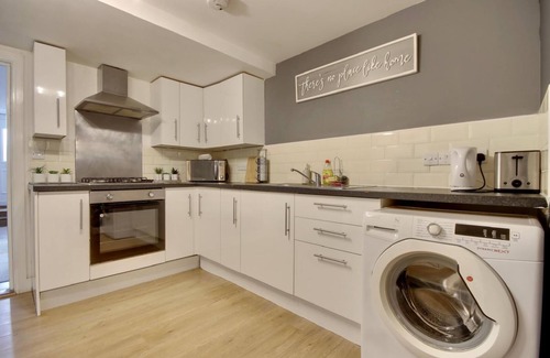 Portsmouth Apartamento | Southsea Apartment-Parking-Pool-Hot tub