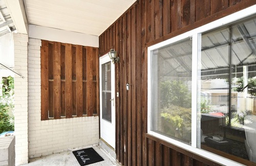South Side Slopes Casa | SouthSide 2 Bed home w/ outdoor space & parking