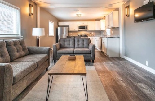 South Side Slopes Casa | Southside Flats Apt - 2C