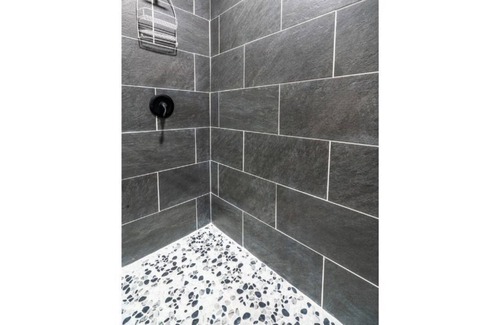 South Side Slopes Casa | Southside Flats Apt - 2B
