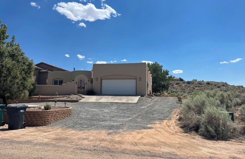 Rio Rancho Casa | Southwest Cozy 3-bedroom house in charming Rio Rancho with AC, WiFi