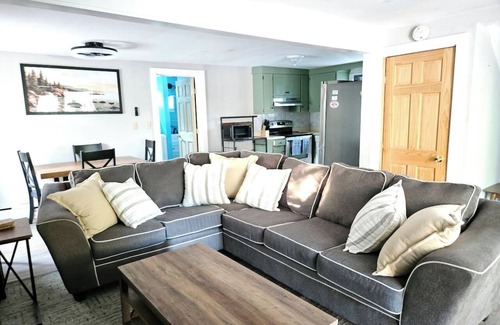 Southwest Harbor Casa | Southwest Harbor Sleeps 17