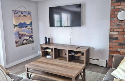 Southwest Harbor Casa | Southwest Harbor Sleeps 17