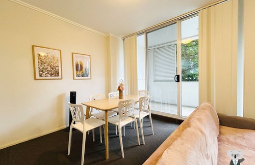 Warwick Farm Apartamento | Southwest Liverpool Area 3 Beds & Parking Nwf003