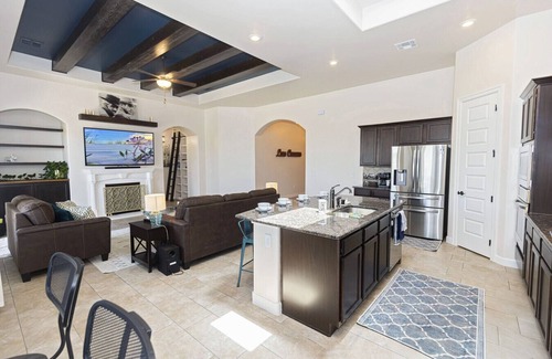 Las Cruces Casa | Southwest Luxe Golf Retreat + EV, Theater, Hot Tub
