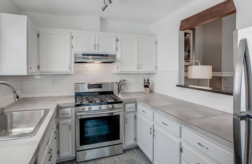 Santa Fe Casa | Suroeste moderna casa adosada de 2 habitaciones y 2 baños con patio privado ubicado en el centro