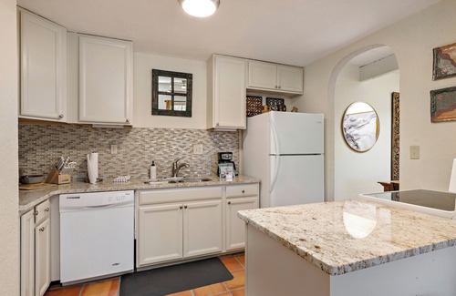 Northeast Santa Fe Hotel | Southwestern Condo w/ Kiva Fireplace and Fantastic Location Near Plaza