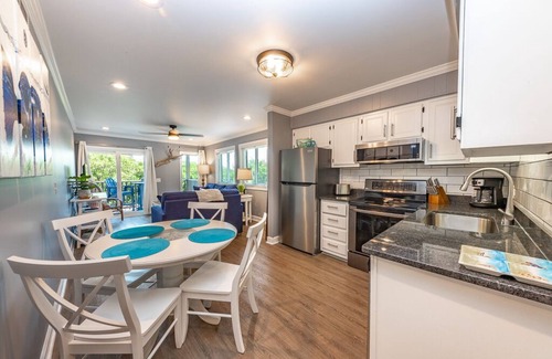 Morehead City Condominio | Southwinds A7 Located in Oceanfront Complex Direct Oceanfront
