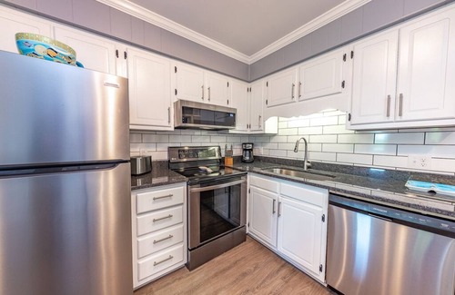 Morehead City Condominio | Southwinds A7 Located in Oceanfront Complex Direct Oceanfront