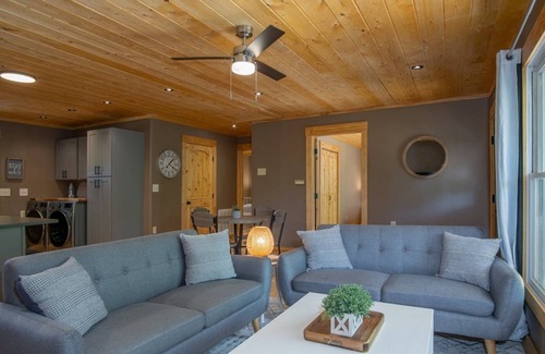 Brevard Casa | Southwood Cottage, luxe and stylish