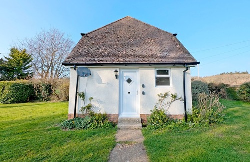 East Ashling Cabaña | Southwood Farm Cottage - a cottage that sleeps 4 guests in 2 bedrooms