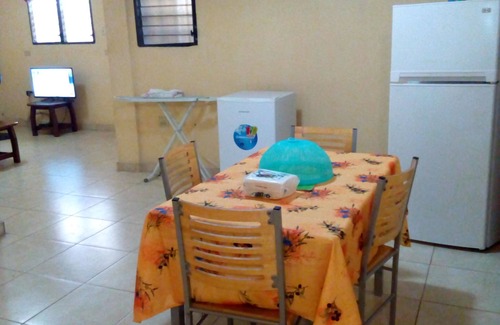 Petionville Apartamento | Casa de souvenirs: 4br, Wifi, TV, AC, 24h elect, Nevera ...