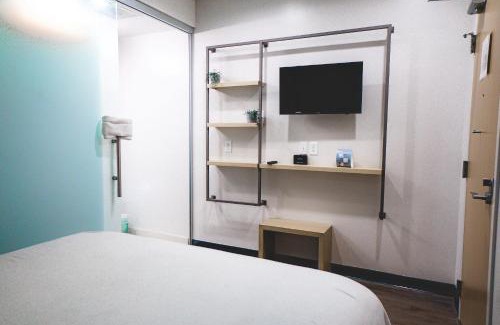 Downtown Dallas Hotel | SOVA Micro-Room & Social Hotel