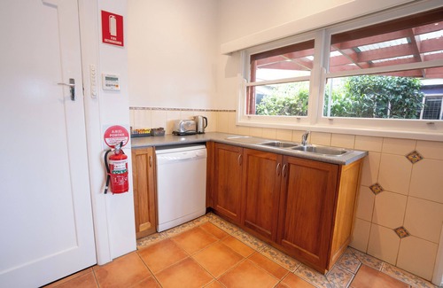 Golden Point Hotel | Sovereign Park Motor Inn