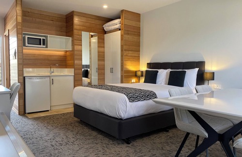 Golden Point Hotel | Sovereign Park Motor Inn
