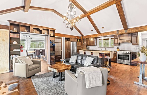 Saint-Brigitte-de-Laval Chalet De Esquí | Spa and river - Le Riverain