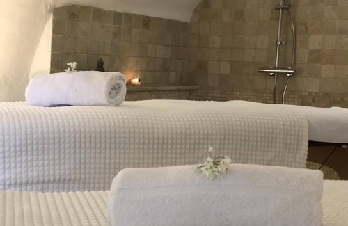 Nyons Cama Y Desayuno | Spa Chateau La Tour
