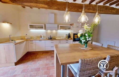 Chateau-Gontier Cabaña | Amplia casa moderna con piscina y wifi, ideal para grupos y familias