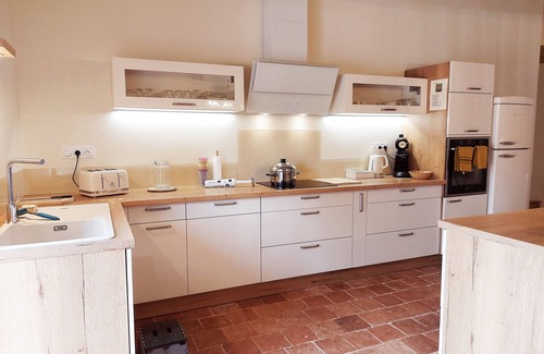 Chateau-Gontier Cabaña | Amplia casa moderna con piscina y wifi, ideal para grupos y familias