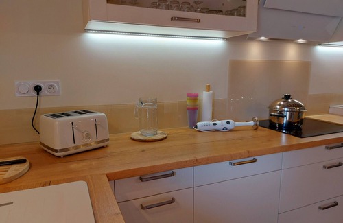 Chateau-Gontier Cabaña | Amplia casa moderna con piscina y wifi, ideal para grupos y familias