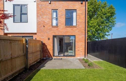 Linwood Casa | Spa Hideaway in Central City with Parking