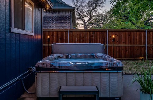 Weatherford Casa | Spa in Dreamy Yard