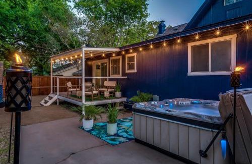 Weatherford Casa | Spa in Dreamy Yard