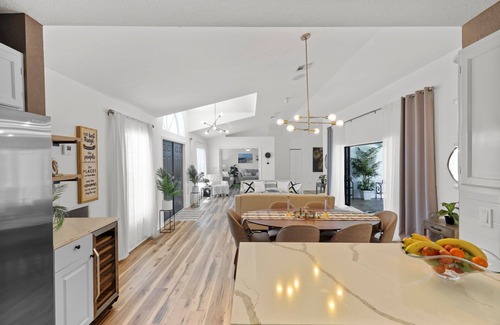 Palm River Estates Casa | Spa like relaxing vacation house .