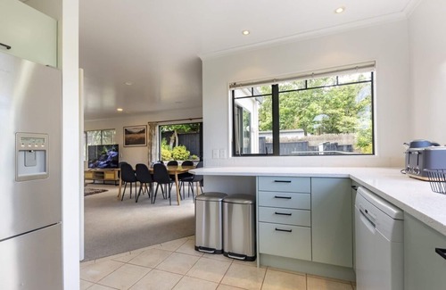 Greenlane - Ellerslie Casa | Spa, Movies, Pool table, Table tennis - Ellerslie!