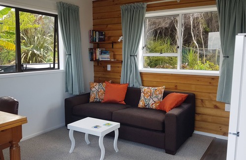 Mangawhai Cabaña | NEW LISTING..SPA POOL, PEACEFUL, PRIVATE SANCTUARY at PLUM TREE COTTAGE