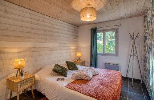 Saint-Cybranet Chalet De Esquí | spa privatif intérieur du chalet -la truffe- le bois de la pause-