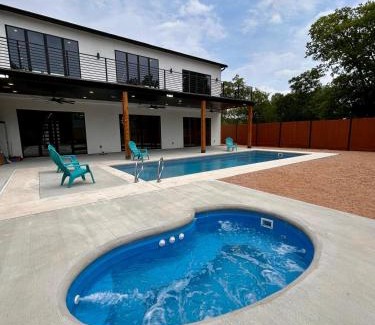 Manchaca Casa | Spa Steam Room Jacuzzi Pool Events