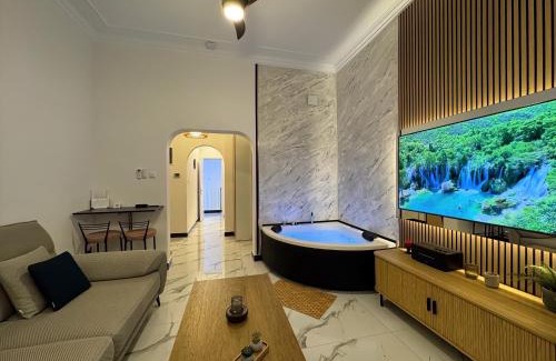 Larissa Apartamento | Spa Suite with Jacuzzi and Ancient Theater View